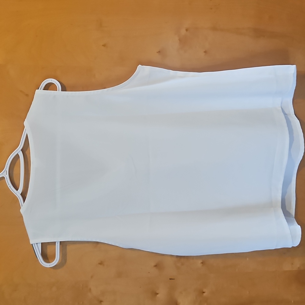 Off White V-Neck Tank Top - Picture 4 of 4